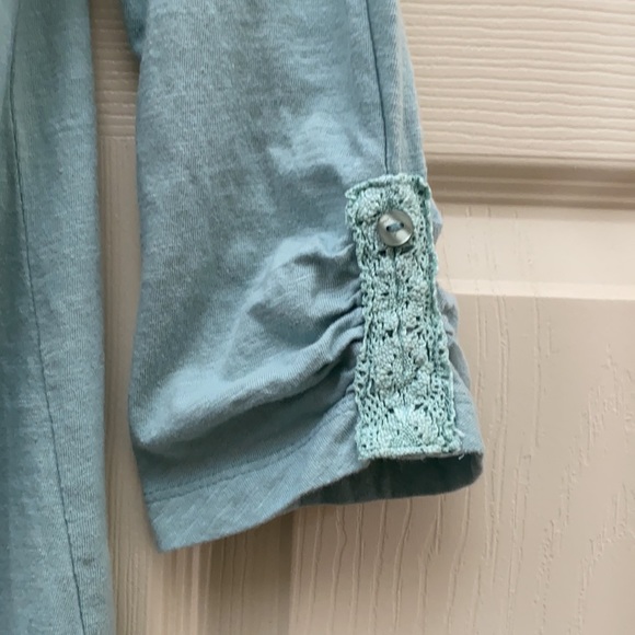 Top 3/4 sleeve. Dark mint green. - Picture 2 of 3